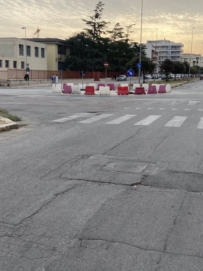 LE ROTATORIE DI PLASTICA A PONENTE DELLA CITTA', A LEVANTE LE REALIZZIAMO