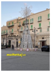 SE QUESTO E' UN ALBERO DI NATALE.... RIFLESSIONI SU QUELLO CHE DOVEVA ESSERE UN SIMBOLO NATALIZIO