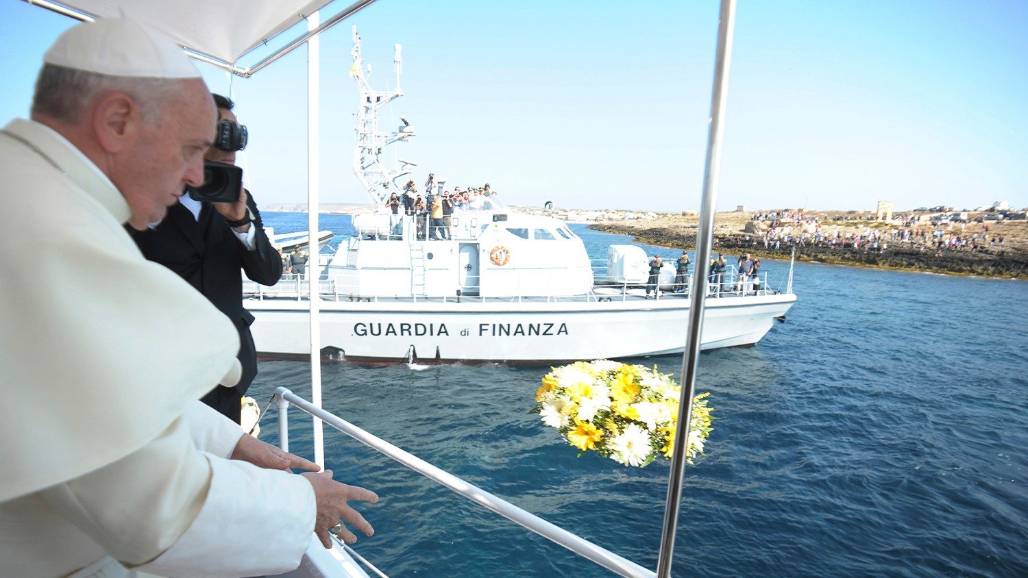 8 LUGLIO 2013  8 LUGLIO 2023: SONO PASSATI DIECI ANNI DALLA VISITA DI PAPA FRANCESCO A LAMPEDUSA DOPO LA TRAGEDIA DEL NAUFRAGIO DI UN GOMMONE DI MIGRANTI