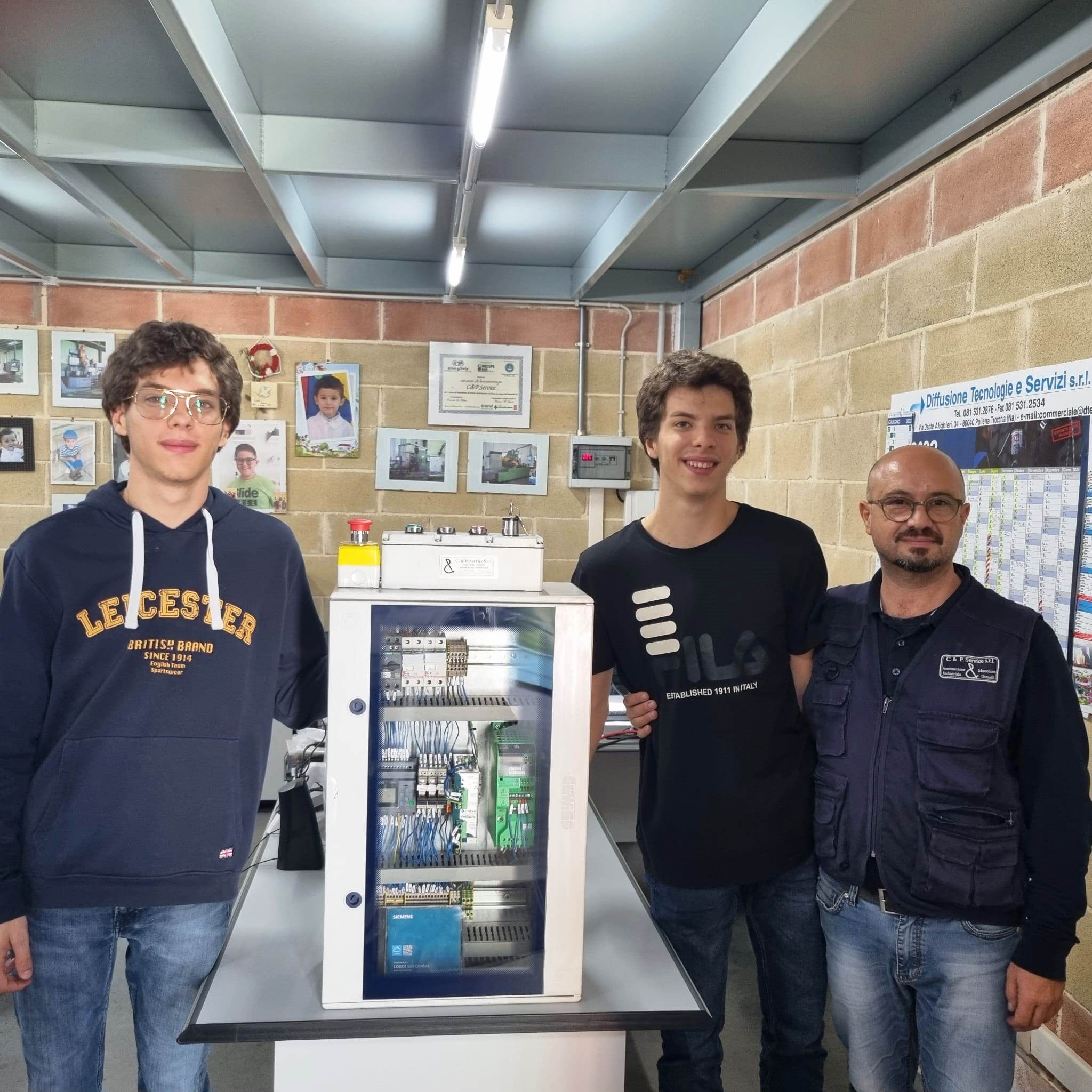 SCUOLA E AZIENDE DEL TERRITORIO, UN BINOMIO IMPRESCINDIBILE PER LI.I.S.S. GALILEO FERRARIS DI MOLFETTA. LAZIENDA C&P SERVICE DONA UN QUADRO DI AUTOMAZIONE ALLISTITUTO