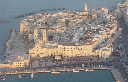 L'ARTE NEI PORTONI DEL CENTRO STORICO DI MOLFETTA