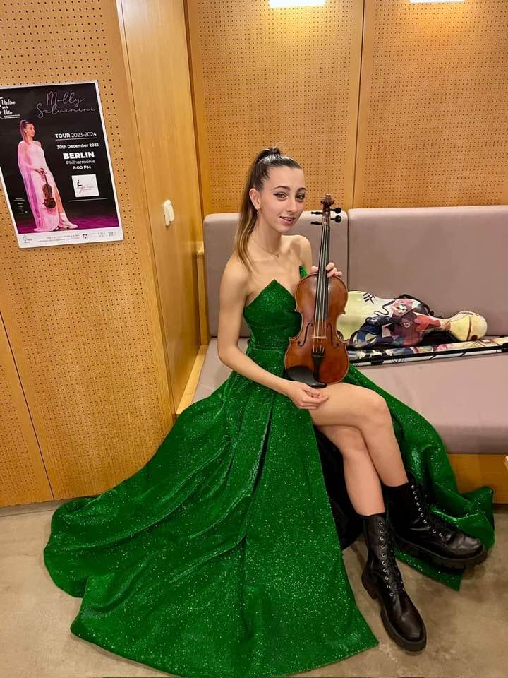 LA GIOVANISSIMA MOLLY SALVEMINI TORNATA DALL'INGHILTERRA PER IL PROGETTO UN VIOLINO PER LA VITA