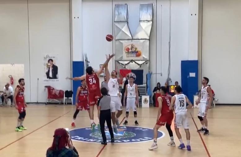 GARA 3 DEI PLAY-OFF DI SERIE C UNICA SE LAGGIUDICA CANUSIUM PER 83-66. MA LESITO DELLA SFIDA PASSA IN SECONDO PIANO PER I FATTI ACCADUTI A FINE PARTITA CON LINTERVENTO DEI CARABINIERI