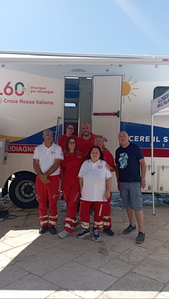 IL CAMPER DELLA PREVENZIONE DERMATOLOGICA A MOLFETTA CON LA CROCE ROSSA ITALIANA