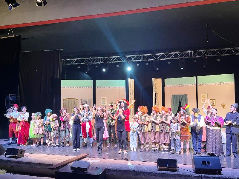 IL MUSICAL PETER PAN E LISOLA CHE NON CȔ CONQUISTA IL PUBBLICO DELLANFITEATRO DI PONENTE