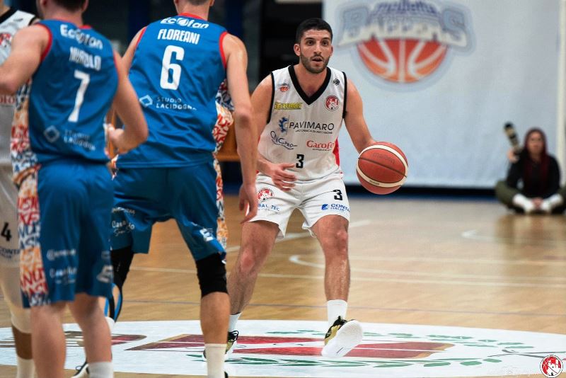 IL CAPITANO GIUSEPPE IPPEDICO  IL PRIMO GIOCATORE RICONFERMATO NELLA PALLACANESTRO MOLFETTA