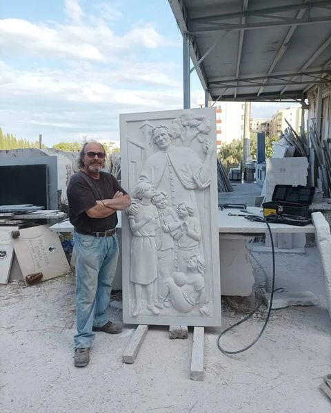 INAUGURATA A BARLETTA UNA SCULTURA IN PIETRA DELL'ARTISTA MOLFETTESE MAURO ANTONIO MEZZINA