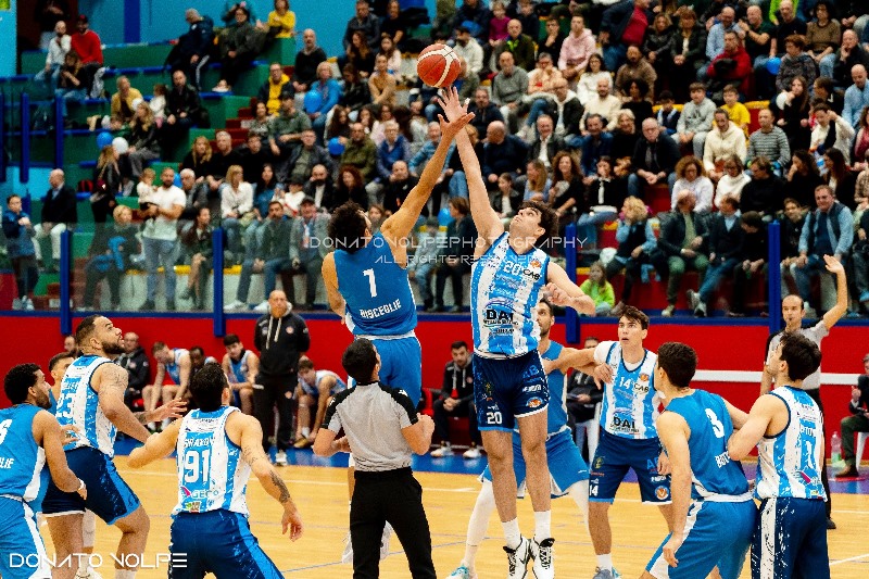 DERBY FATALE PER LA DAI OPTICAL VIRTUS BASKET MOLFETTA CHE SI ARRENDE AL PALAPOLI AL LIONS BISCEGLIE