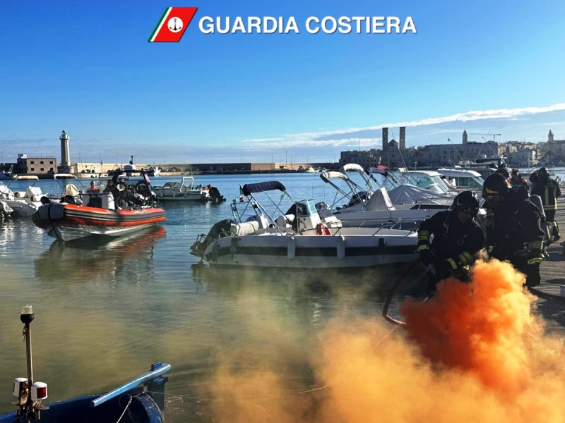 NELLA MATTINATA DI MARTED 26 NOVEMBRE SI  TENUTA LA CONSUETA ESERCITAZIONE ANTINCENDIO SEMESTRALE DELLA GUARDIA COSTIERA DI MOLFETTA