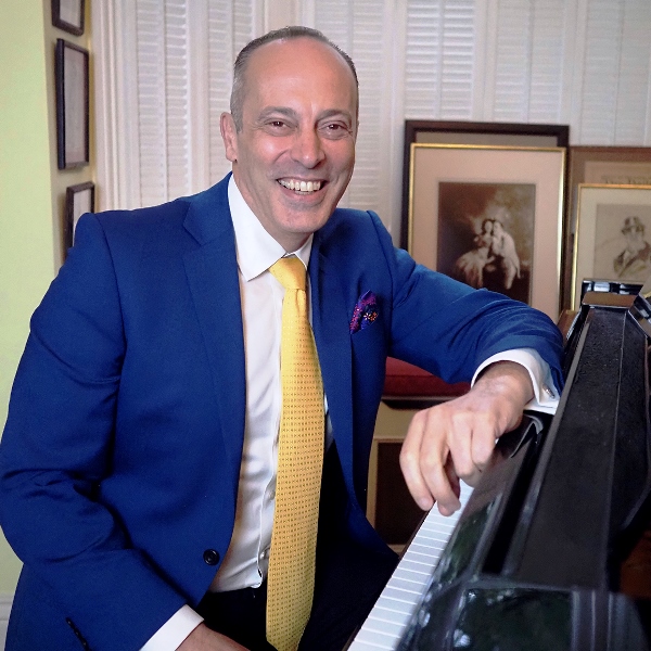 UN CONCERTO DEL GRANDE TENORE INGLESE MARK MILHOFER PER RIVIVERE LA LEGGENDA DEL MITO DI ENRICO CARUSO