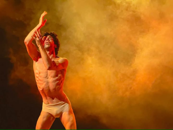 IL DANZATORE VITO PANSINI, SI ESIBISCE A MOLFETTA. UN GIORNALE FRANCESE LO HA DEFINITO UNO DEI MIGLIORI DANZATORI