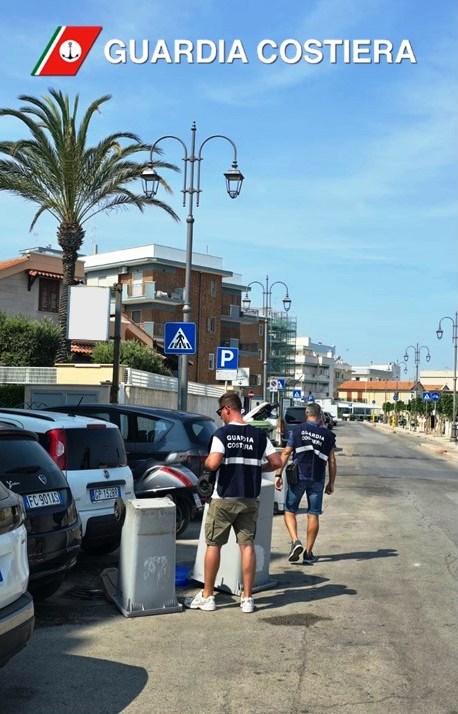 IL TITOLARE E UN DIPENDENTE DI UNATTIVIT COMMERCIALE DEL LUNGOMARE MARINA ITALIANA DI GIOVINAZZO SONO STATI DEFERITI ALLA PROCURA DELLA REPUBBLICA DI BARI PER ABBANDONO DI RIFIUTI