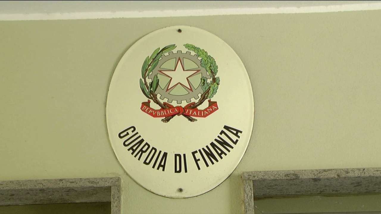 GUARDIA DI FINANZA DI MOLFETTA	: LOTTA AL LAVORO SOMMERSO ED ALLA CONTRAFFAZIONE.