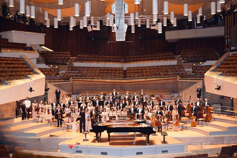 LORCHESTRA FILARMONICA PUGLIESE, IL CORO DIOCESANO E LA VOCE DI LUCIANA NEGROPONTE PRESENTANO IL MAGNIFICAT DI MONSIGNOR MARCO FRISINA