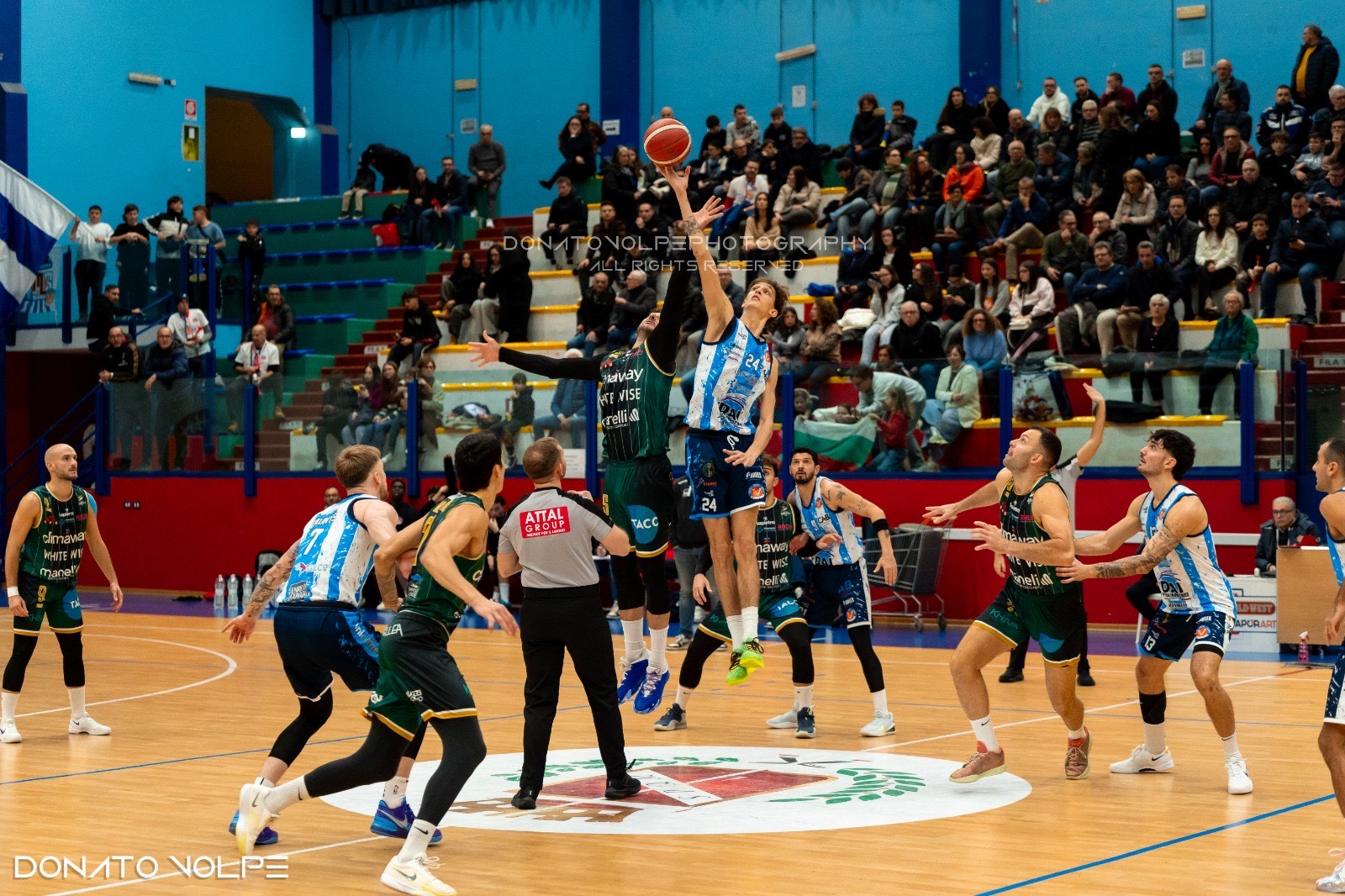 GARA SOFFERTA PER LA DAI OPTICAL VIRTUS BASKET MOLFETTA CHE VINCE IN RIMONTA CONTRO BASKET MONOPOLI