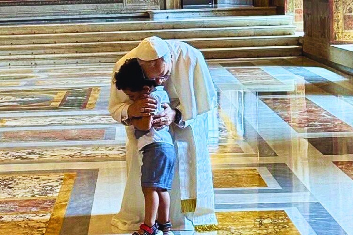 BUON NATALE, BAMBINI! LA PACE NASCE NEI VOSTRI CUORI