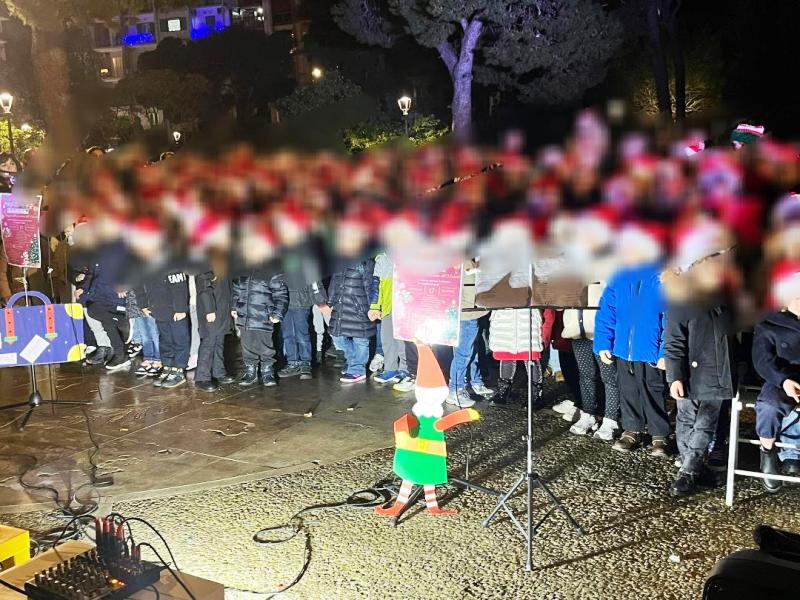 UN VIAGGIO NELLE EMOZIONI DEL NATALE: LA MAGIA DELLA MUSICA DELL�ISTITUTO COMPRENSIVO �MANZONI-POLI� SUL TERRITORIO CITTADINO