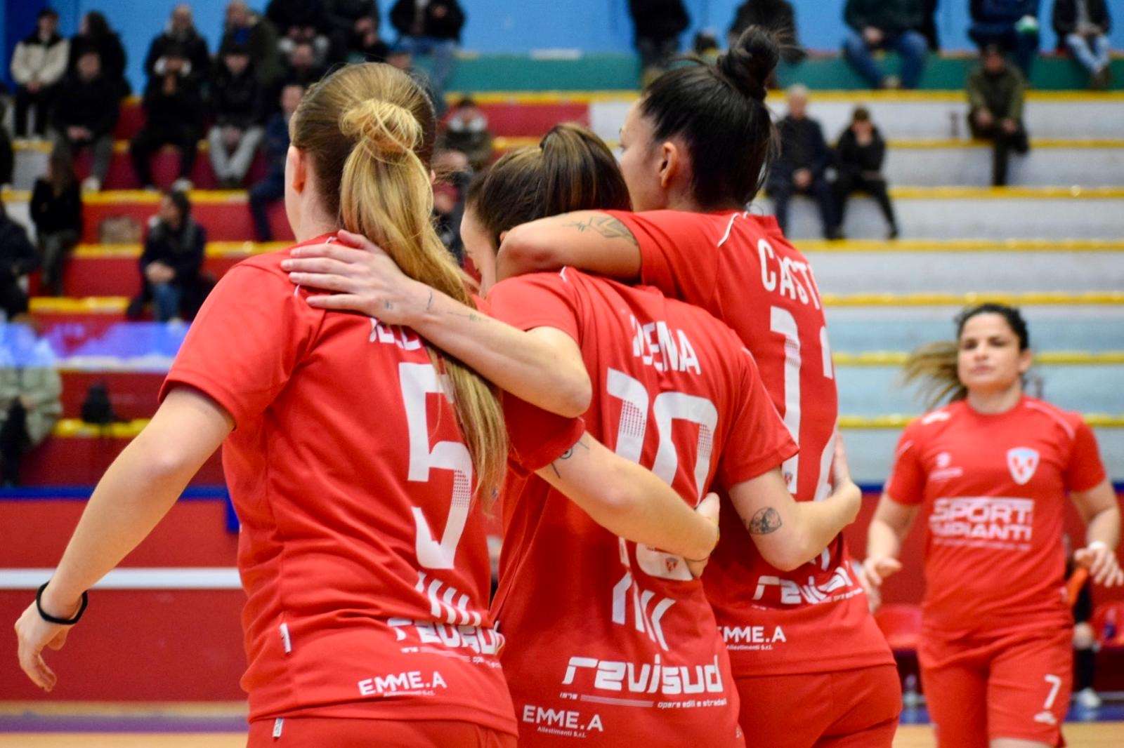 PARI SPETTACOLO AL PALAPOLI: TRA FEMMINILE MOLFETTA E KICK OFF TERMINA 2-2