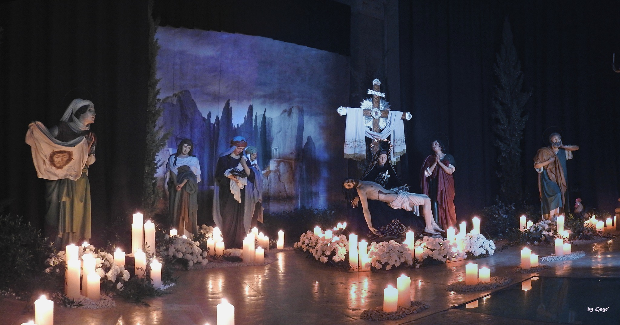 CON LA PROCESSIONE DELLA PIET� DEL SABATO SANTO SI CONCLUDE LA NOSTRA SETTIMANA SANTA