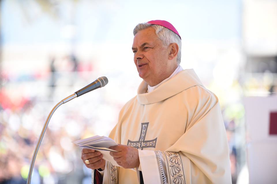 GRAZIE AL PASTORE, GRAZIE AL VESCOVO E... GRAZIE AL VESCOVO EMERITO DELLA DIOCESI... DON MIMMO CORNACCHIA