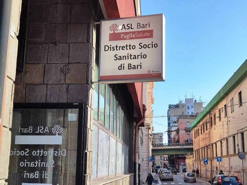 LISTE D�ATTESA DI UN ANNO E MEZZO PER VISITE ED ESAMI PROGRAMMABILI. L�ASSURDA RISPOSTA DELLA ASL BARI: �MONITORATE, CI RISENTIAMO TRA 6 MESI�