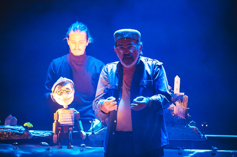 IN SCENA VENERDI' 15 MAGGIO A MOLFETTA CON GIOVANNI GUARINO E ANDREA ROMANAZZI, TARANTO E IL SUO MOBY DICK, AL �MAGGIO ALL�INFANZIA�. DEBUTTO NAZIONALE PER �NIN� E LA BALENA� DEL CREST