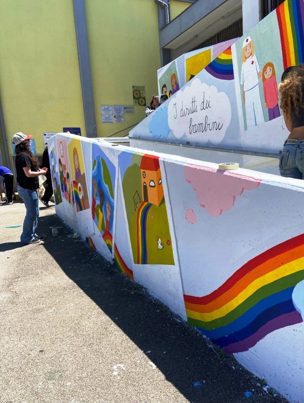 MURALE DEI DIRITTI A MOLFETTA: LICEO ARTISTICO DELL�IISS MONS. A. BELLO-G. SALVEMINI E ISTITUTO COMPRENSIVO DON COSMO AZZOLLINI- GIAQUINTO 