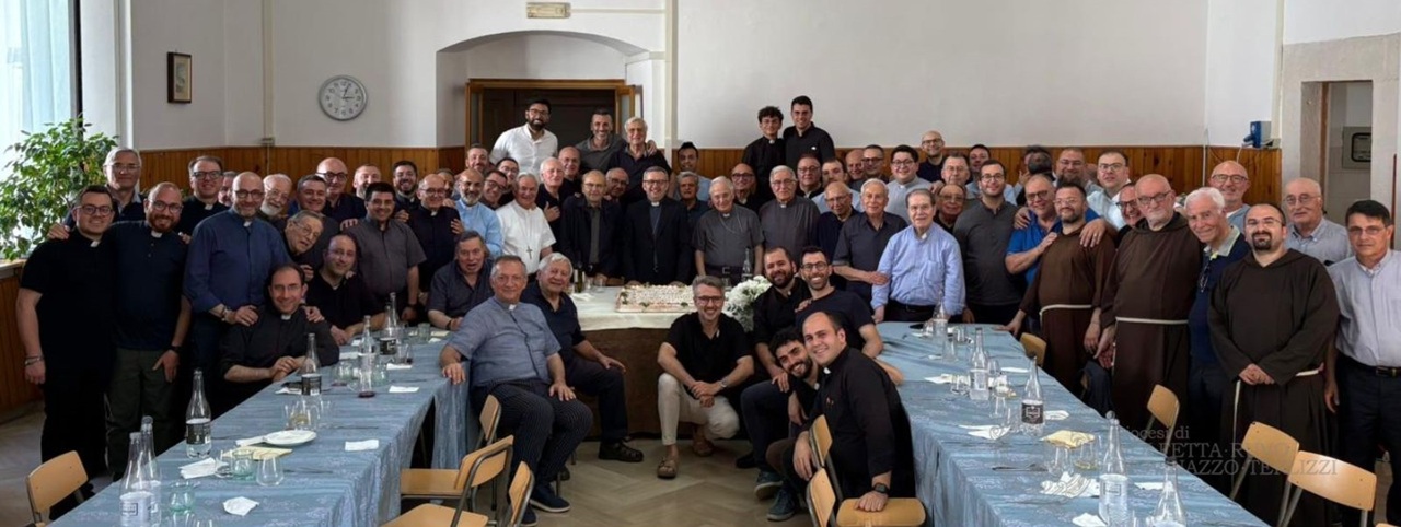 SANTIFICAZIONE SACERDOTALE AD ANDRIA: PREGHIERA, RIFLESSIONE E FRATERNIT� AL SEMINARIO VESCOVILE