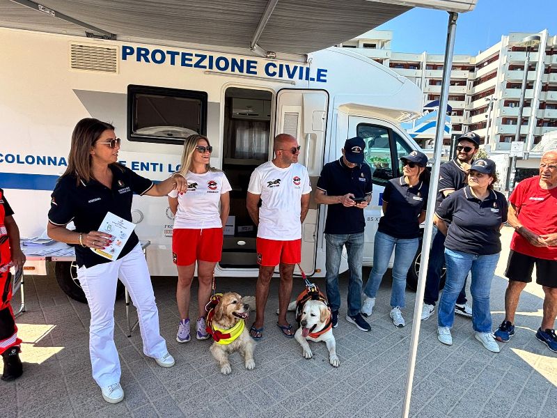 PROTEZIONE CIVILE E POLIZIA LOCALE A PANE E POMODORO PER LA CAMPAGNA �IO NON RISCHIO�