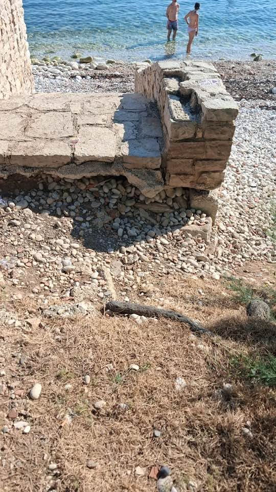 SPIAGGE RIPULITE A MOLFETTA, MA ALLA PRIMA CALA CHIEDONO UNA SICURA DISCESA IN MARE