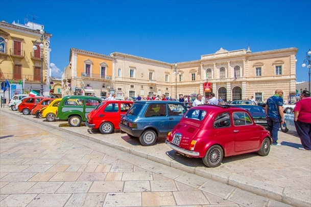 IL 1 NOVEMBRE, IL RADUNO DELLE AUTO SPORTIVE A MOLFETTA