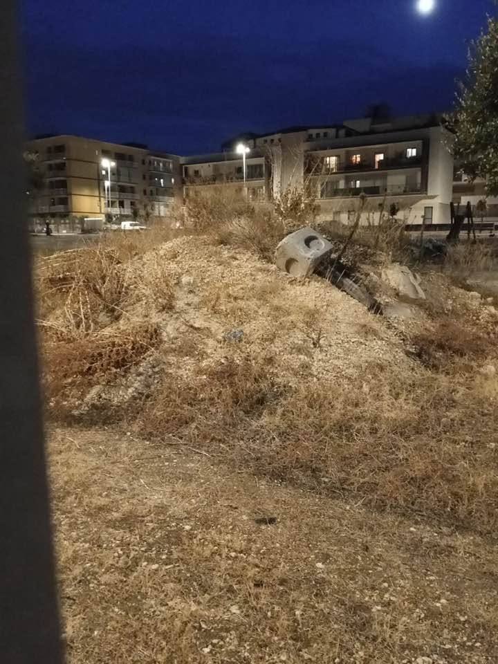 IL PARCO DEI MISTERI AL RIONE PARADISO. CHE CI FANNO TUTTI QUEI CUMULI DI MATERIALE EDILE?