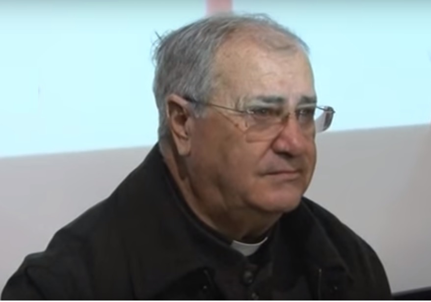 SESSANTANNI DI SACERDOZIO PER DON GIUSEPPE DE CANDIA. LA SEZIONE DELLUNIONE EX ALLIEVI GLI CONSEGNA UNA TARGA