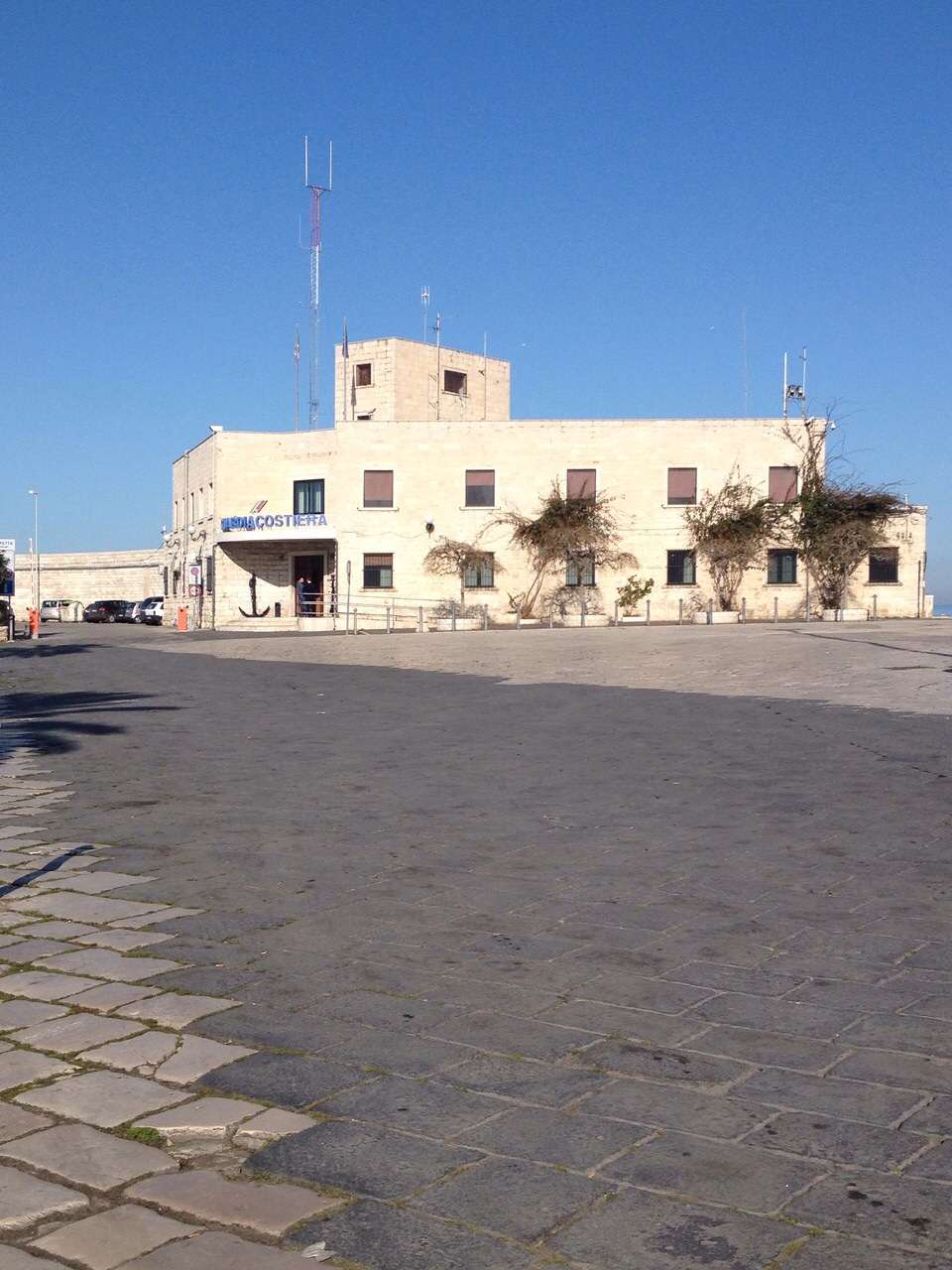 IL MONUMENTO AI CADUTI SUL MARE SORGERA' DI FRONTE ALLA CAPITANERIA DI PORTO SULLA BANCHINA SEMINARIO