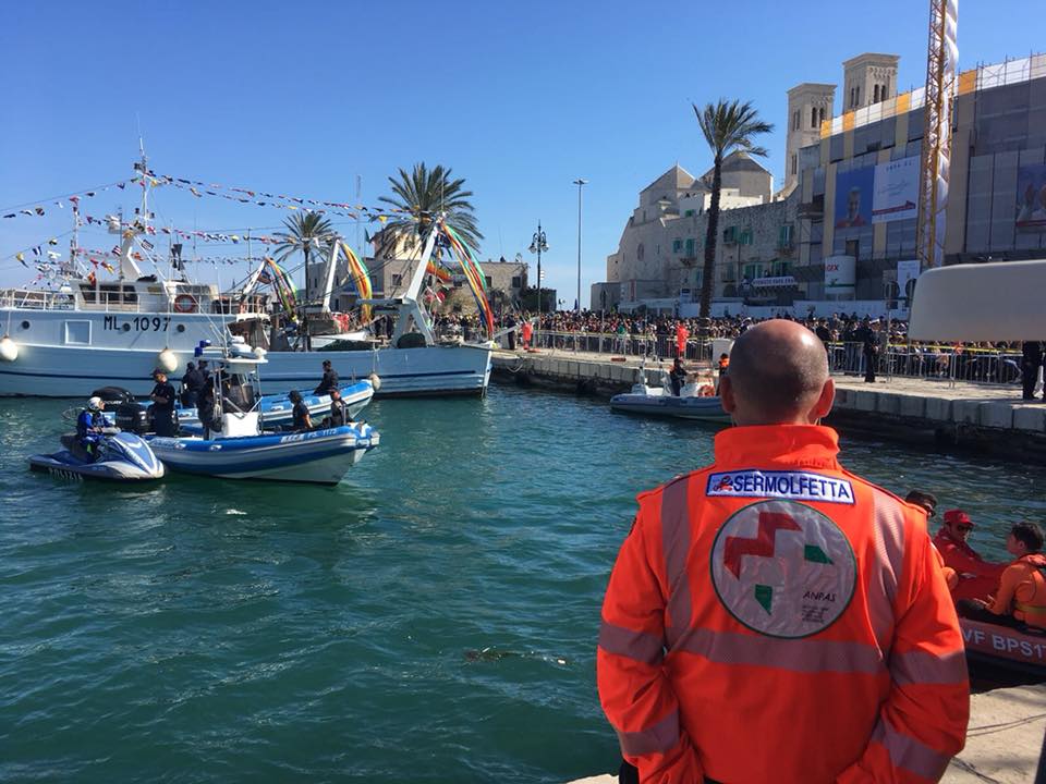 SONO STATI 210 I VOLONTARI IN AMBITO SANITARIO E 350 I VOLONTARI DI PROTEZIONE CIVILE PROVENIENTI DA TUTTA LA PUGLIA IMPEGNATI NEL GIORNO DELLA VISITA DEL PAPA