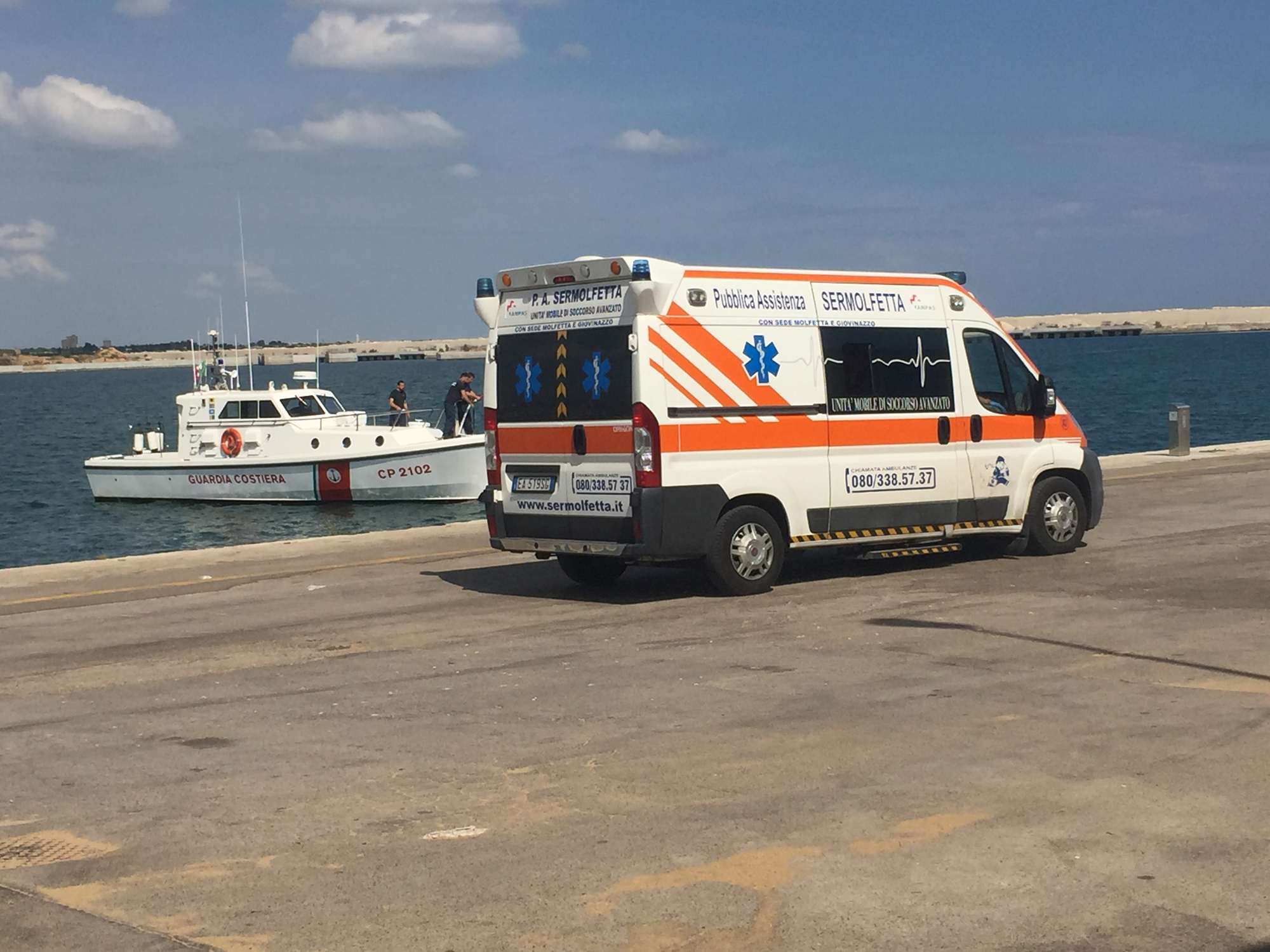 ESERCITAZIONE ANTINCENDIO PERFETTAMENTE RIUSCITA NEL PORTO DI MOLFETTA