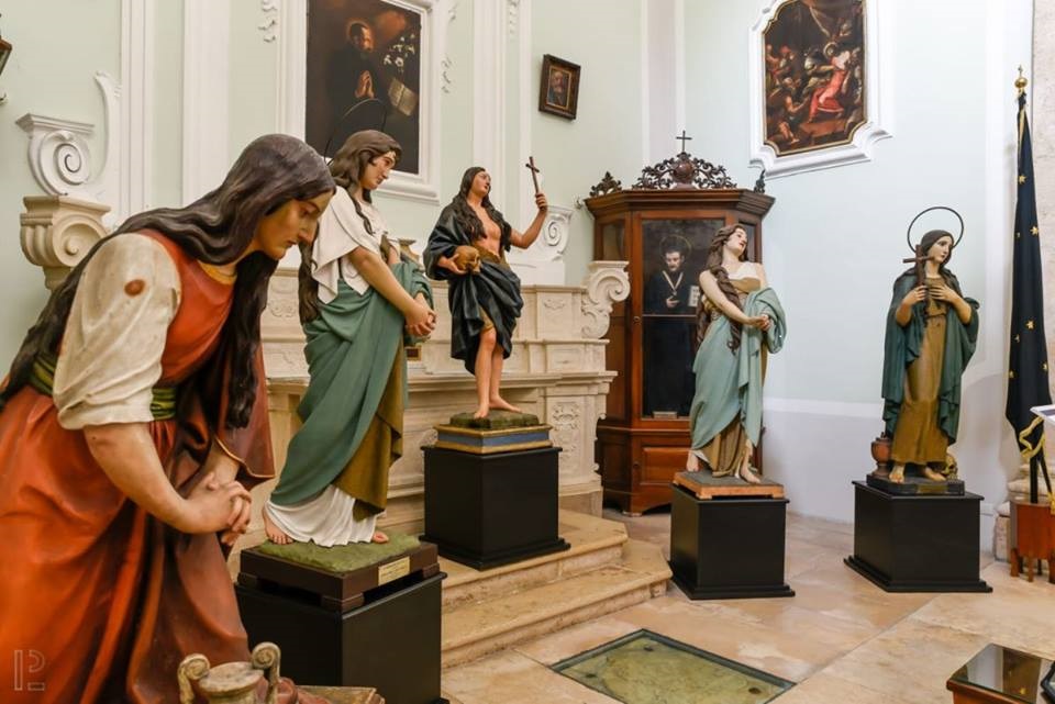 PROSEGUE FINO A DOMENICA 29 LUGLIO NELLA CHIESA DEL PURGATORIO LESPOSIZIONE DELLE STATUE DELLA MADDALENA