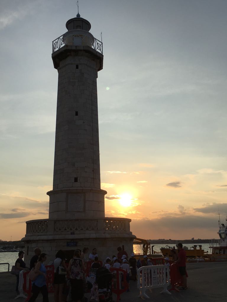 IL MOLFETTA CITY LAB, NEL QUINTO APPUNTAMENTO, SI RIUNISCE AI PIEDI DELLA MAESTOSA TORRE PULSANTE: IL FARO