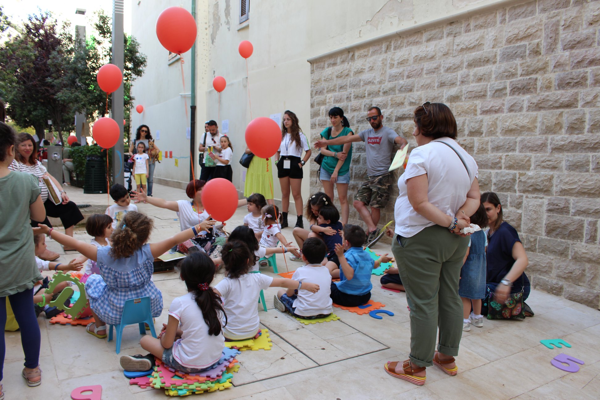 GRANDE SUCCESSO DELLEDIZIONE 2019 DI LIBRI SOSPESI. PI DI 170 I BAMBINI CHE HANNO PARTECIPATO ALLA MANIFESTAZIONE NEL CENTRO STORICO DI MOLFETTA