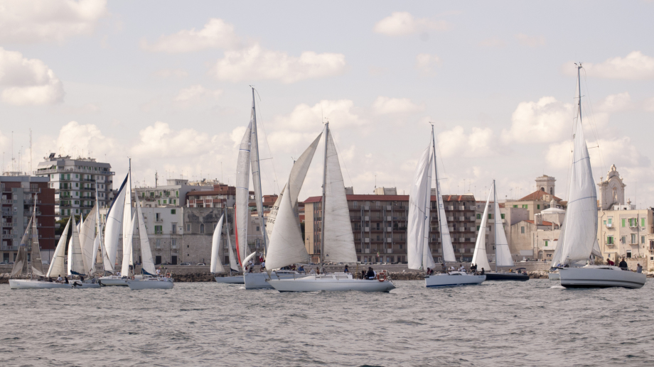 PARTIR SABATO 22 GIUGNO DAL LUNGOMARE DI LEVANTE LA REGATA VELICA ROTTA DEL FARO ORGANIZZATA DAL CIRCOLO DELLA VELA MOLFETTA