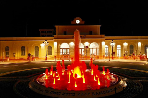 PIAZZA ALDO MORO CON LA NUOVA FONTANA SARA' INAUGURATA QUESTA SERA