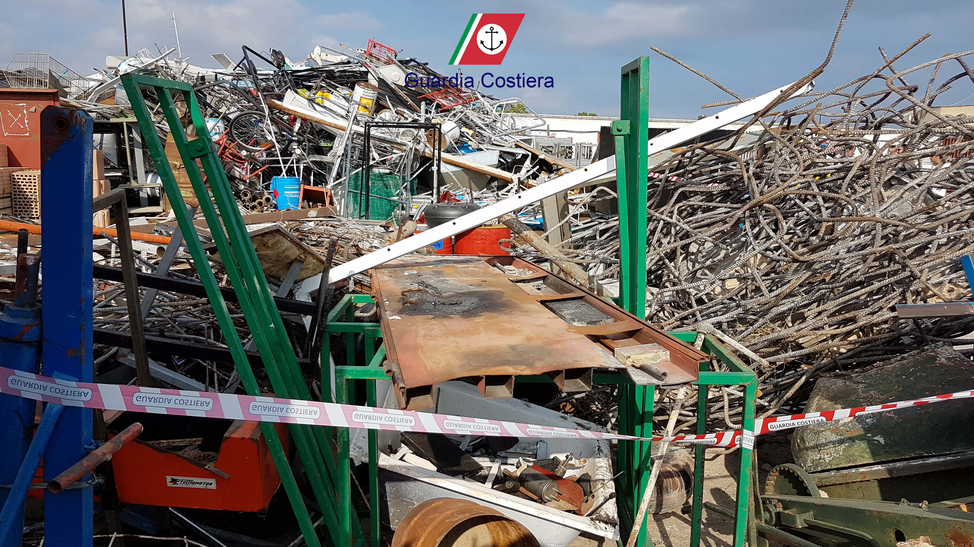 SCOPERTA IN LOCALIT SAN GIACOMO A MOLFETTA UNA DISCARICA ABUSIVA. OPERAZIONE DELLA GUARDIA COSTIERA CHE HA DEFERITO ALLAUTORIT GIUDIZIARIA IL RESPONSABILE