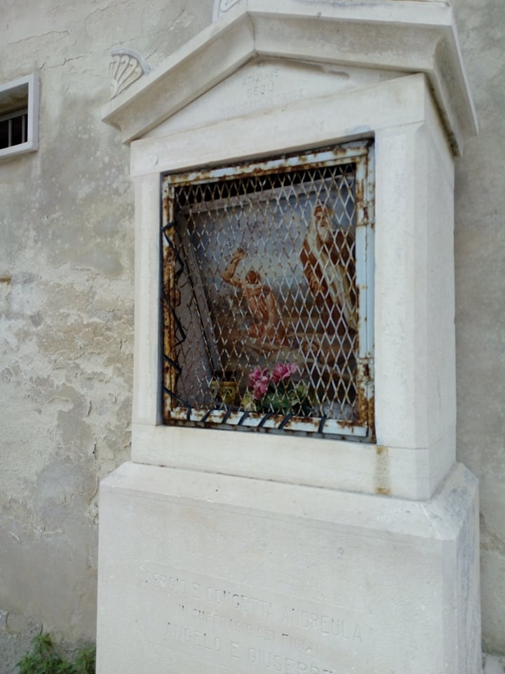 QUELLA VIA CRUCIS DEL VIALE DEL CIMITERO DA RECUPERARE