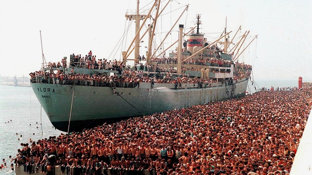 29 ANNI FA ARRIVAVA NEL PORTO DI BARI LA NAVE VLORA