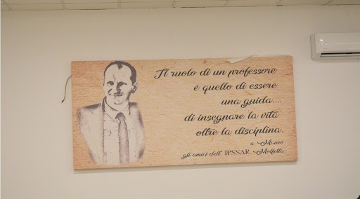 UNA SALA DELL'ISTITUTO ALBERGHIERO DI MOLFETTA DA OGGI PORT IL NOME DEL PROF. MAURO GADALETA