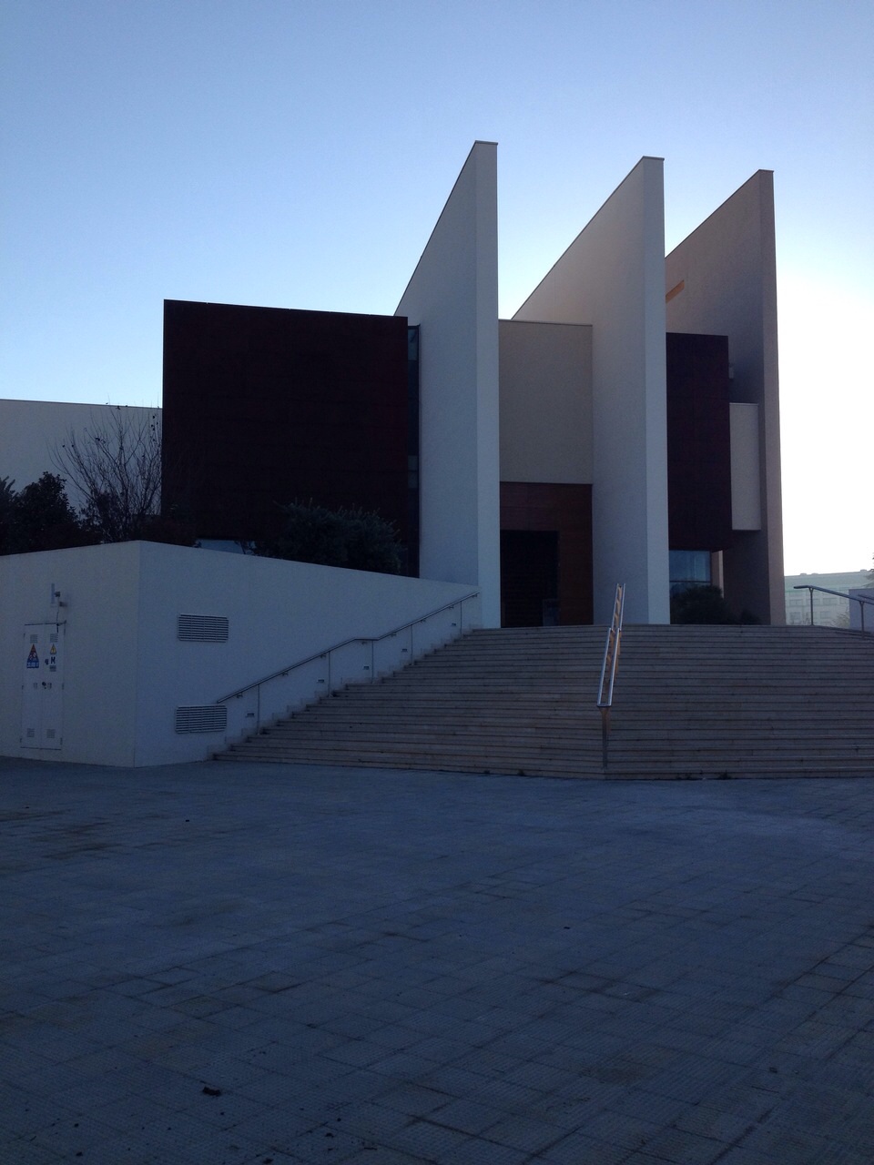 E' STATA INAUGURATA NELLA PARROCCHIA S. ACHILLE LA NUOVA SALA AUDITORIUM INTITOLATA A DON TONINO BELLO