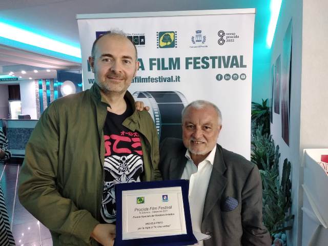 IL PROCIDA FILM FESTIVAL HA CONFERITO A MICHELE PINTO IL PREMIO SPECIALE PER LA REGIA DI IN VINO VERITAS