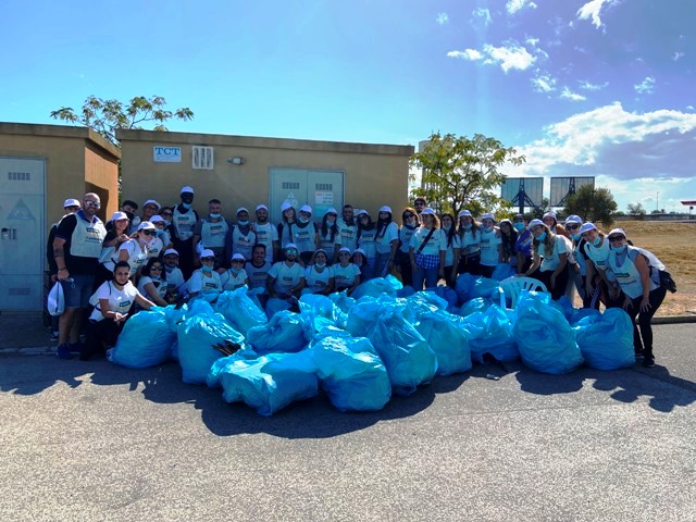 AL GRAN SHOPPING DI MOLFETTA, GRAZIE ALLINIZIATIVA DI MCDONALDS, OPERAZIONE DI RACCOLTA DEI RIFIUTI NELLAMBIENTE