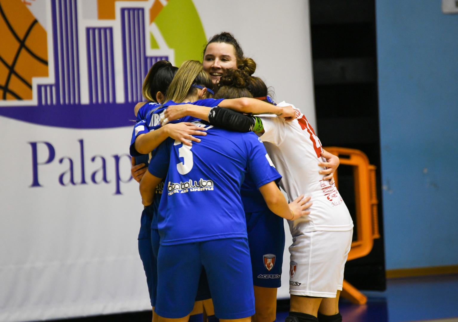 PRIMA VITTORIA STAGIONALE PER LA FEMMINILE MOLFETTA. AL PALAPOLI RIFILA UN PESANTE 7-1 AL PERUGIA