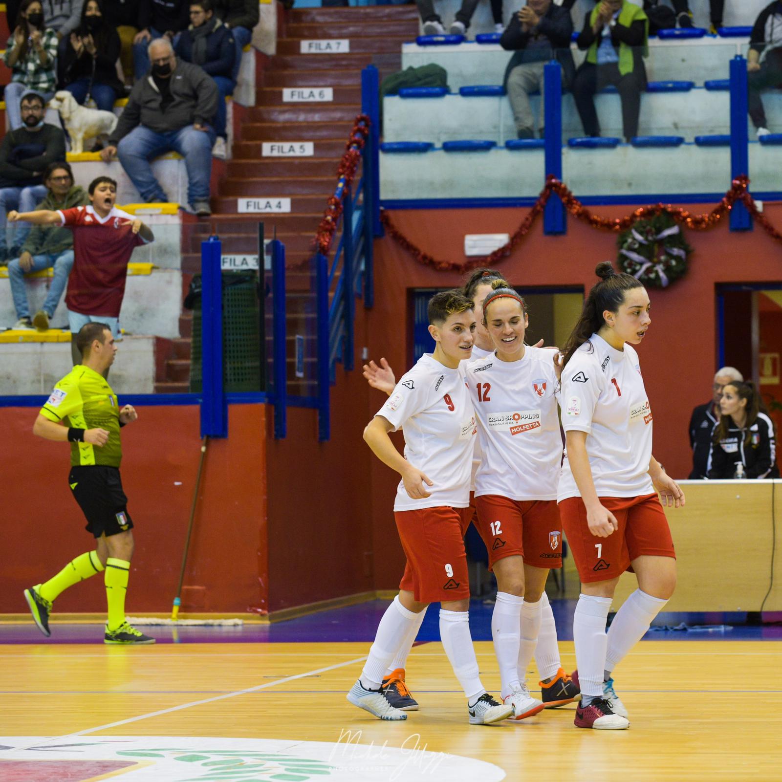 LE RAGAZZE DELLA FEMMINILE MOLFETTA DI CALCIO A 5 TORNANO AL PALAPOLI, DOMANI LA SFIDA ALLA VIP